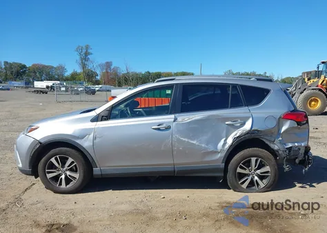 2018 Toyota Rav4 Xle z USA, uszkodzony, nr VIN JTMRFREVXJD234591